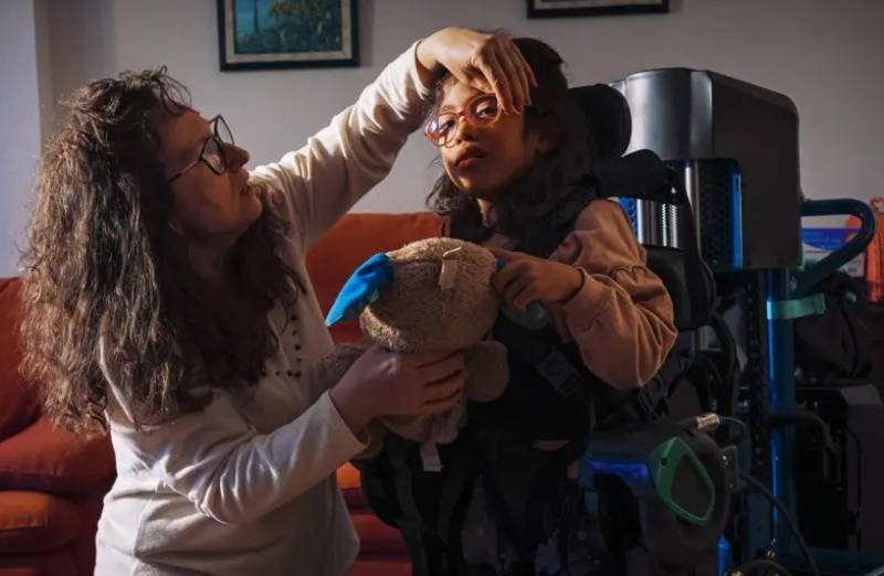 Spanish researchers unveil first paediatric exoskeleton for home and outdoor use