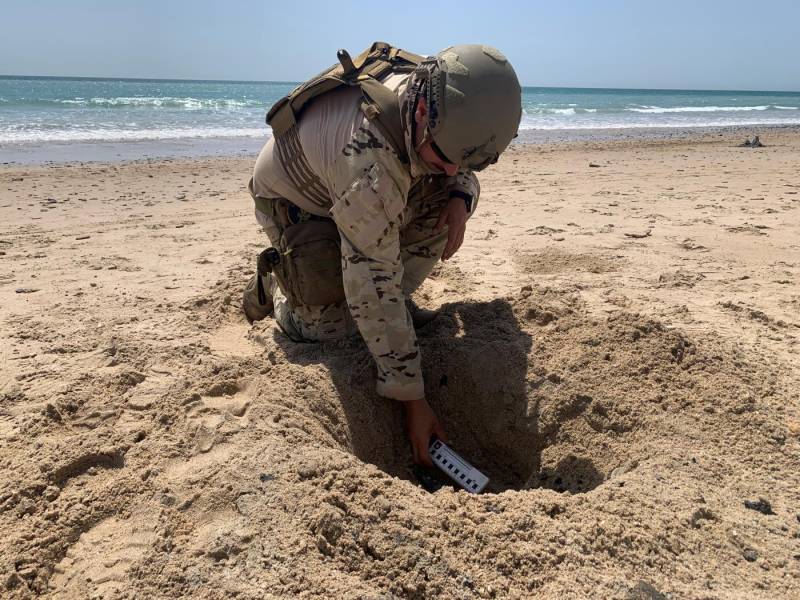 Active mortar shell disabled by Navy bomb squad on popular Cádiz beach