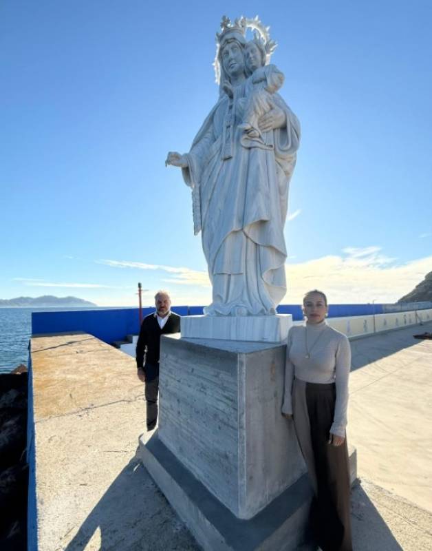 New statue and mural adorn the fishing jetty in Puerto de Mazarrón