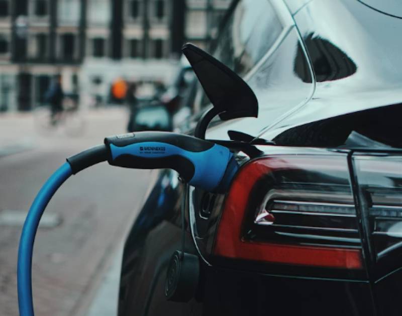 Spain accelerates electric car push with €400 million aid and call for affordable manufacturing